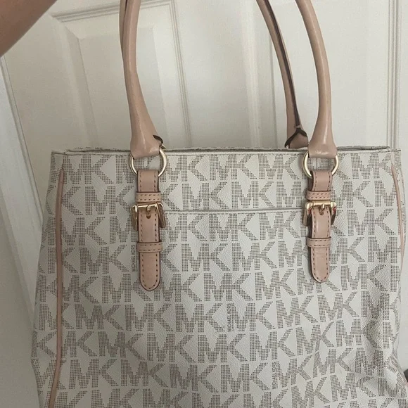 Michael Kors jet set purse - Picture 10 of 10